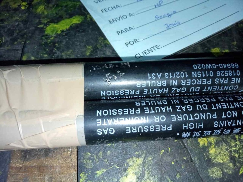 Recambio de amortiguadores capo para toyota land cruiser (j15) 3.0 turbodiesel cat referencia OEM IAM 21X27X115-689300W020 PAREJ