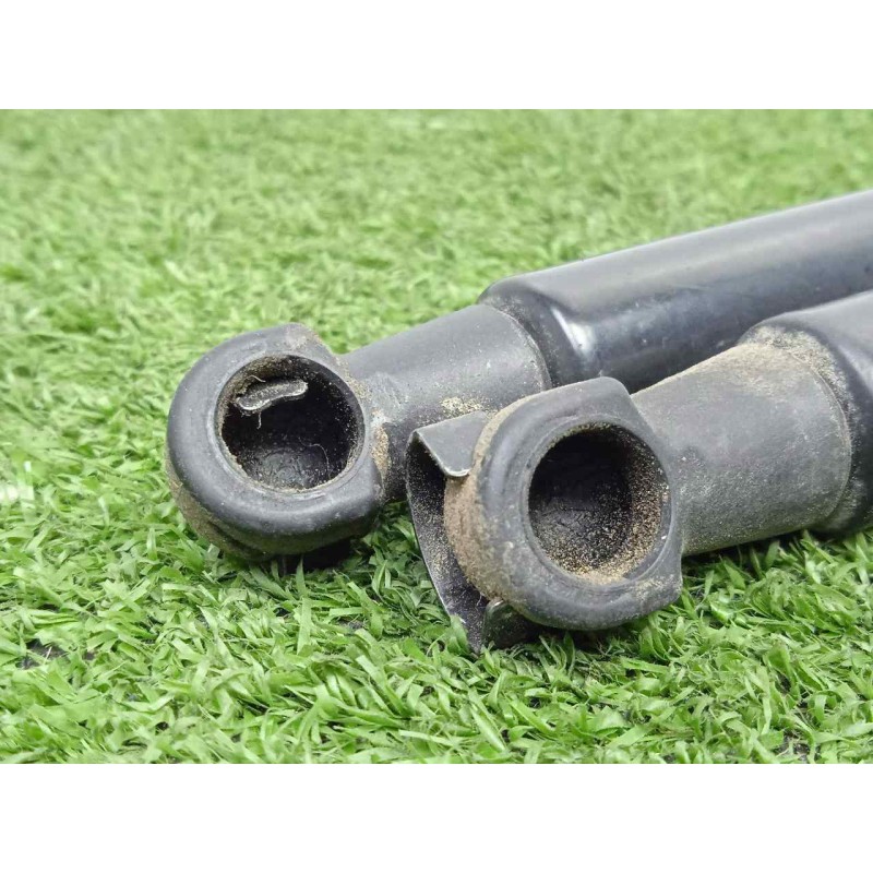 Recambio de amortiguadores capo para toyota land cruiser (j15) 3.0 turbodiesel cat referencia OEM IAM 21X27X115-689300W020 PAREJ