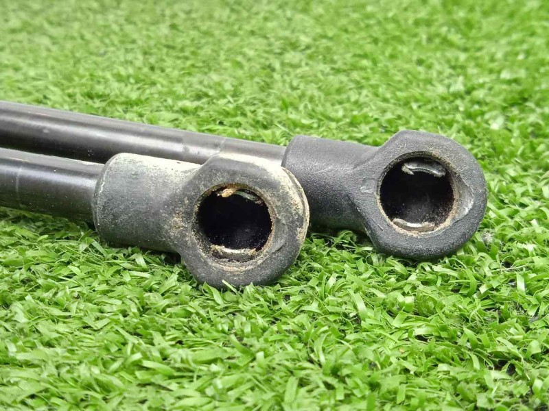 Recambio de amortiguadores capo para toyota land cruiser (j15) 3.0 turbodiesel cat referencia OEM IAM 21X27X115-689300W020 PAREJ