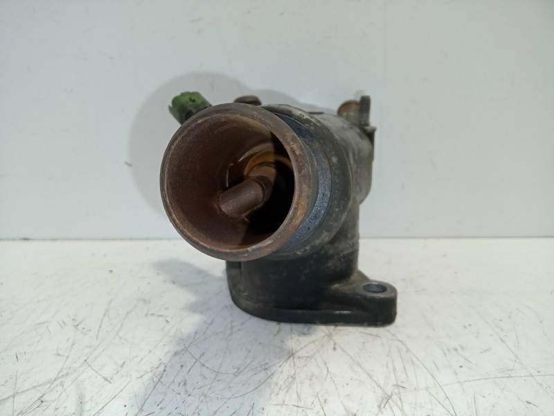 Recambio de termostato para opel astra gtc 1.9 cdti referencia OEM IAM 55203388  