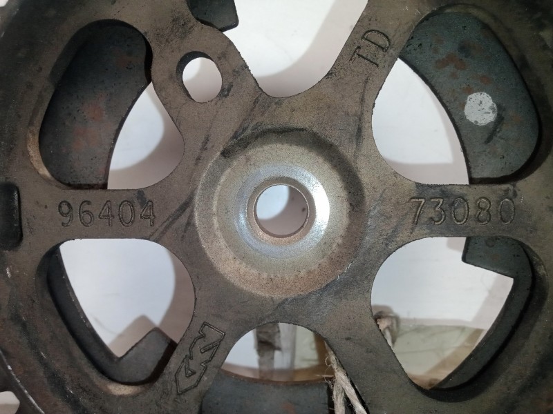 Recambio de polea arbol levas para peugeot 206 berlina 1.4 hdi referencia OEM IAM 96404-73080  