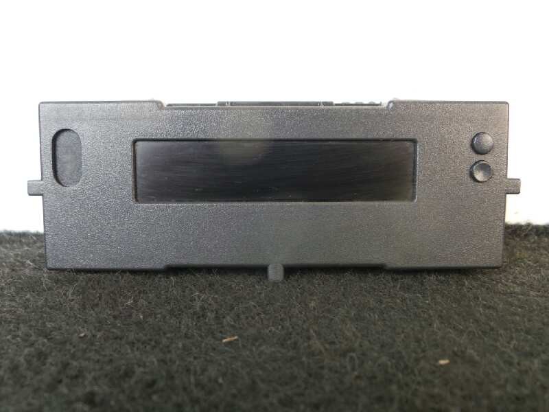 Recambio de pantalla multifuncion para renault clio iii 1.4 16v referencia OEM IAM 8200307273C  