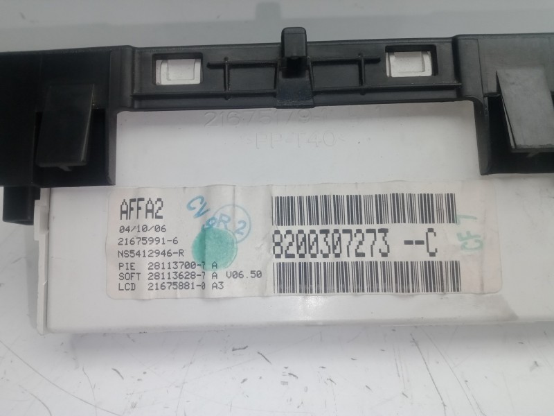 Recambio de pantalla multifuncion para renault clio iii 1.2 referencia OEM IAM 8200307273C-216759916-NS5412946R-281137007A-28113