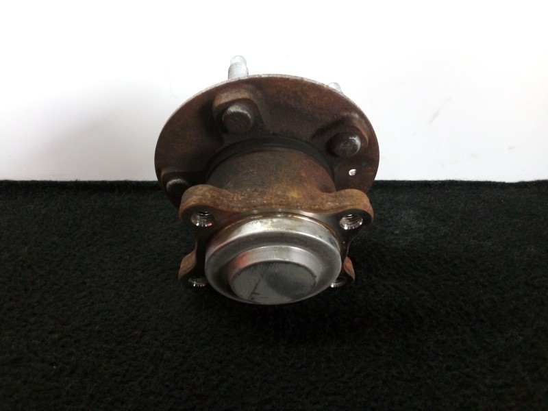 Recambio de buje para opel mokka x 1.4 16v turbo referencia OEM IAM 13593158  