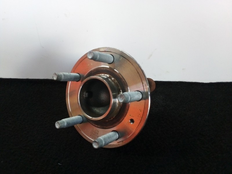 Recambio de buje para opel mokka x 1.4 16v turbo referencia OEM IAM 13593158  