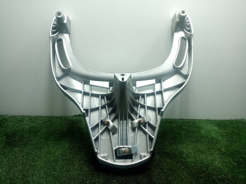 Recambio de portaequipajes para honda fes fes 125 s-wing (jf12) referencia OEM IAM   SHAD