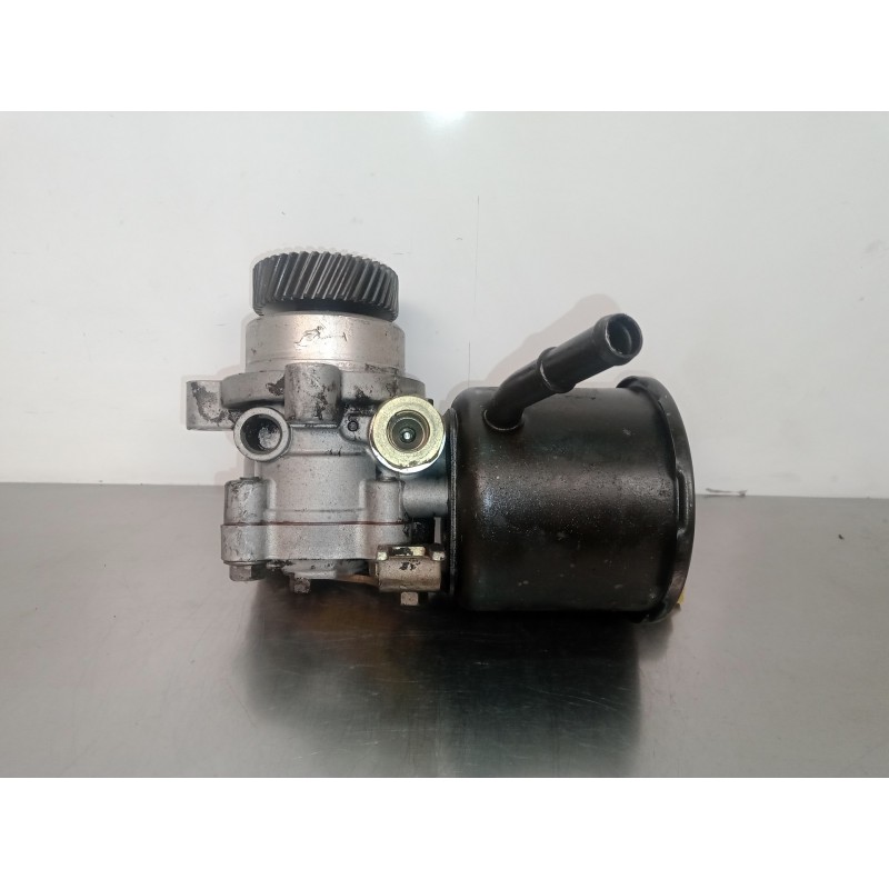 Recambio de bomba servodireccion para mazda premacy (cp) 2.0 turbodiesel referencia OEM IAM 05168065  BJ3A