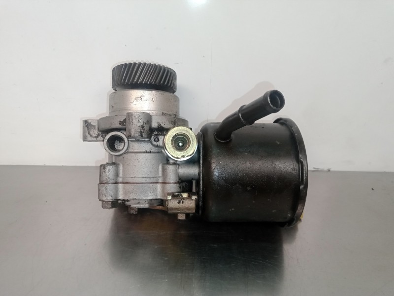 Recambio de bomba servodireccion para mazda premacy (cp) 2.0 turbodiesel referencia OEM IAM 05168065  BJ3A
