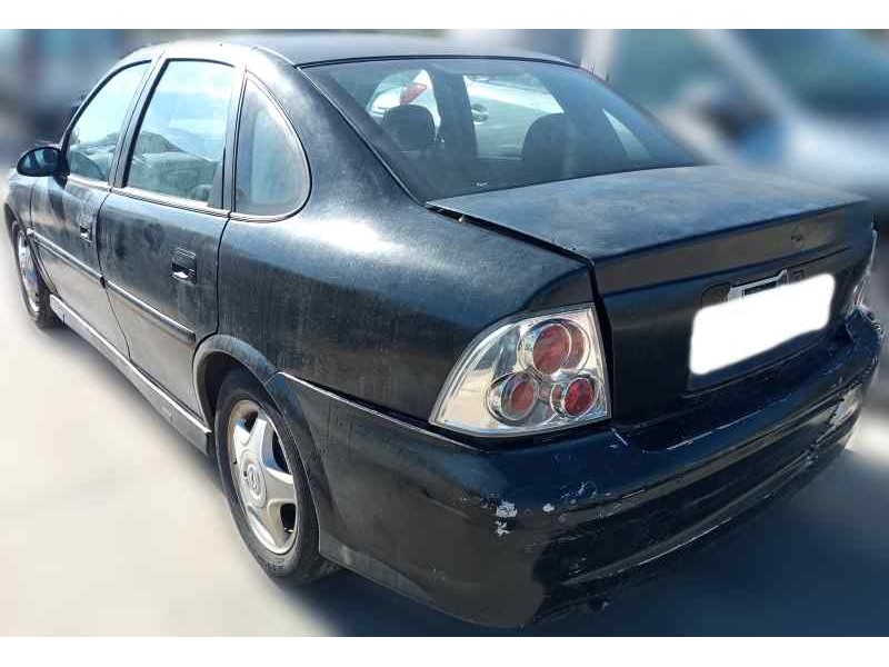 opel vectra b berlina del año 2000