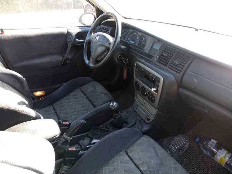 opel vectra b berlina del año 2000