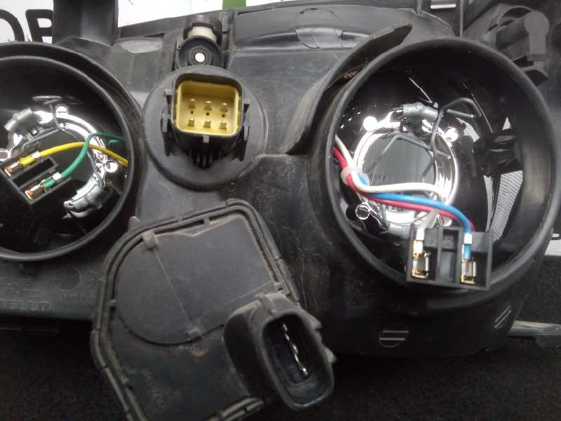 Recambio de faro derecho para toyota avensis berlina (t 22) 1.6 16v referencia OEM IAM  RAYADO 