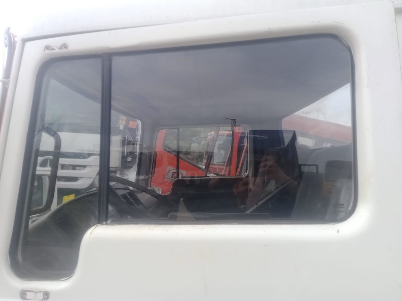 Recambio de luna delantera izquierda para nissan l-35 2.8 referencia OEM IAM   