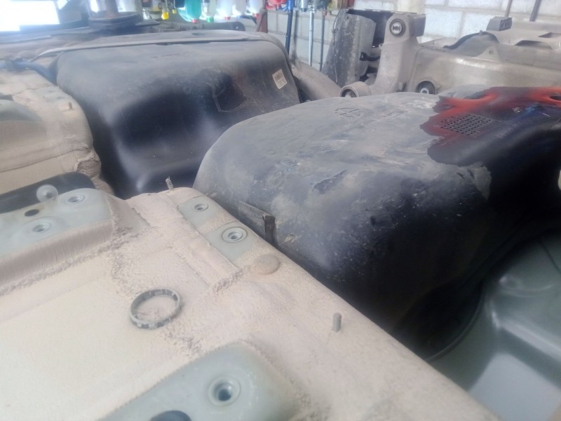 Recambio de deposito combustible para bmw 5 (g30, f90) 520 d referencia OEM IAM 16117465279  