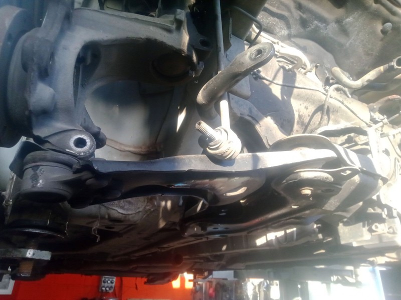 Recambio de brazo suspension inferior delantero derecho para peugeot 208 1.6 blue-hdi fap referencia OEM IAM   