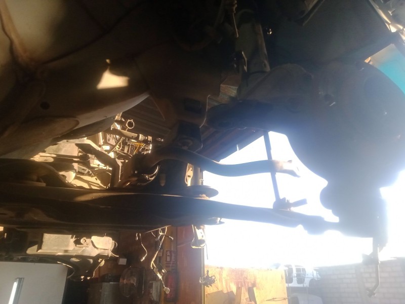 Recambio de brazo suspension inferior delantero derecho para peugeot 208 1.6 blue-hdi fap referencia OEM IAM   