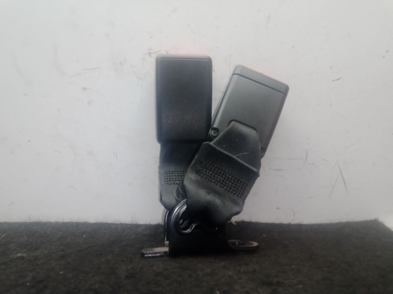 Recambio de enganche cinturon trasero central para peugeot 208 1.6 blue-hdi fap referencia OEM IAM NOTIENE  