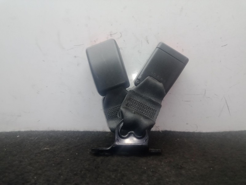 Recambio de enganche cinturon trasero central para peugeot 208 1.6 blue-hdi fap referencia OEM IAM NOTIENE  