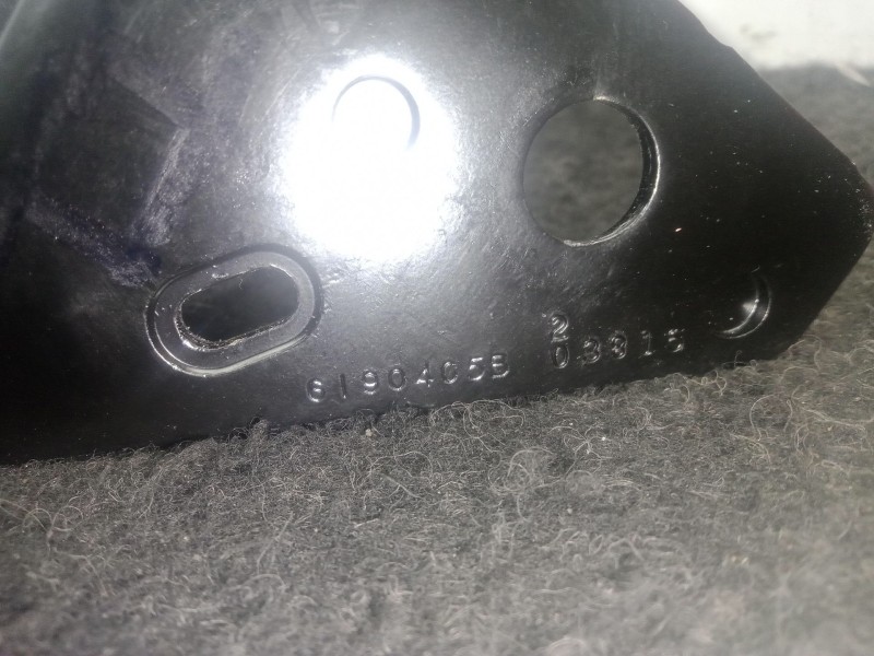 Recambio de enganche cinturon trasero izquierdo para peugeot 208 1.6 blue-hdi fap referencia OEM IAM 6190405B  