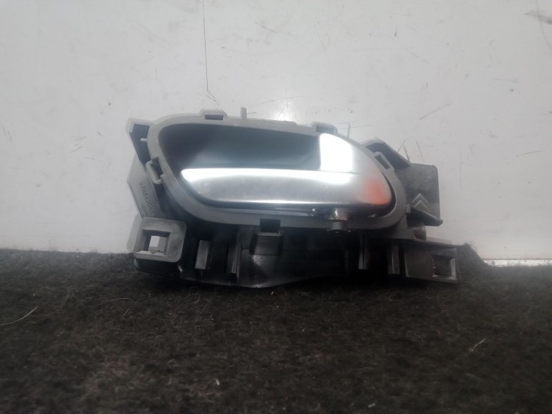 Recambio de maneta interior delantera derecha para peugeot 208 1.6 blue-hdi fap referencia OEM IAM 96555516VV  