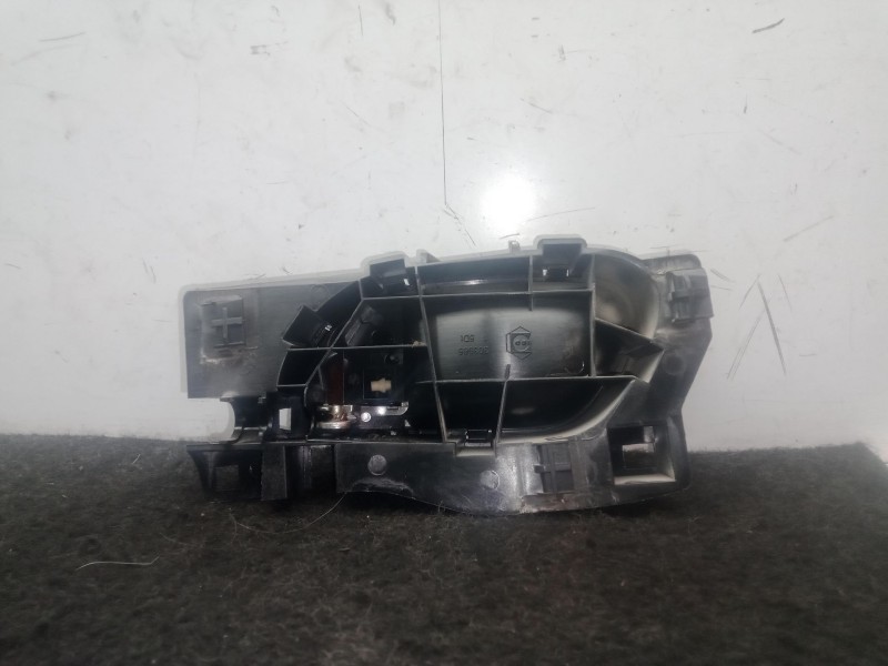 Recambio de maneta interior delantera derecha para peugeot 208 1.6 blue-hdi fap referencia OEM IAM 96555516VV  