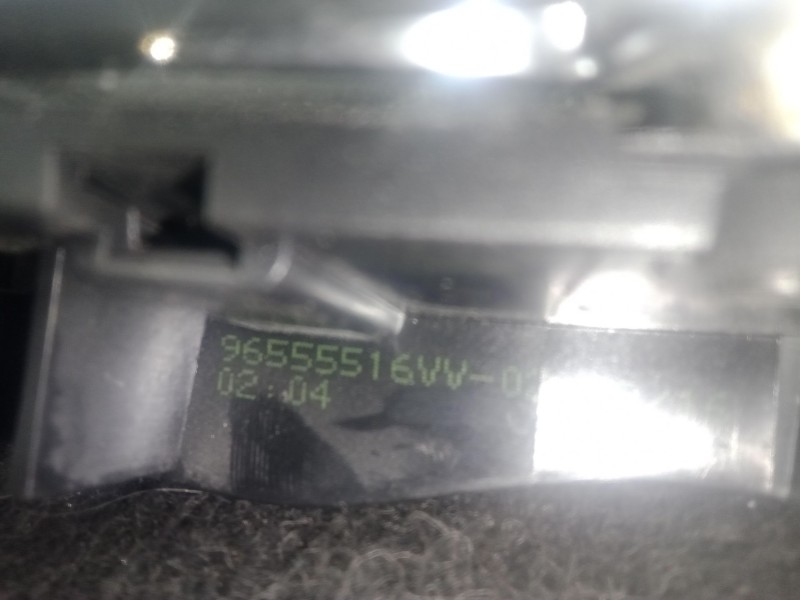 Recambio de maneta interior delantera derecha para peugeot 208 1.6 blue-hdi fap referencia OEM IAM 96555516VV  