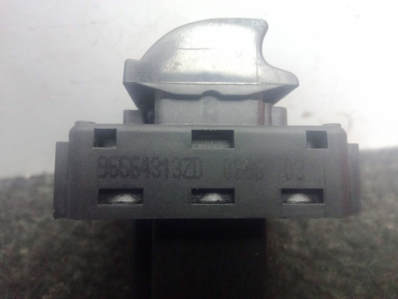 Recambio de mando elevalunas delantero izquierdo para peugeot 208 1.6 blue-hdi fap referencia OEM IAM 9655431320  