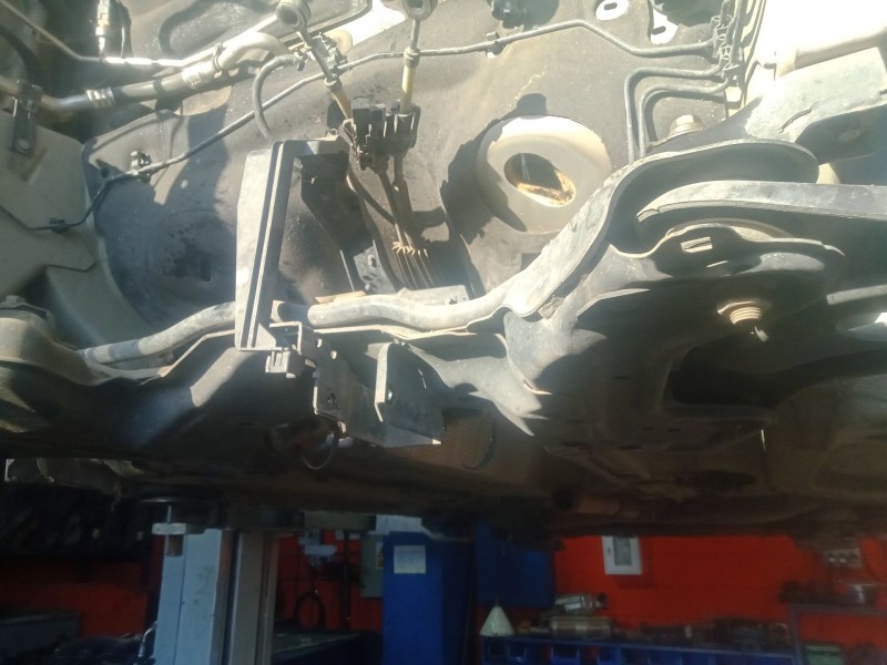 Recambio de puente delantero para peugeot 208 1.6 blue-hdi fap referencia OEM IAM   