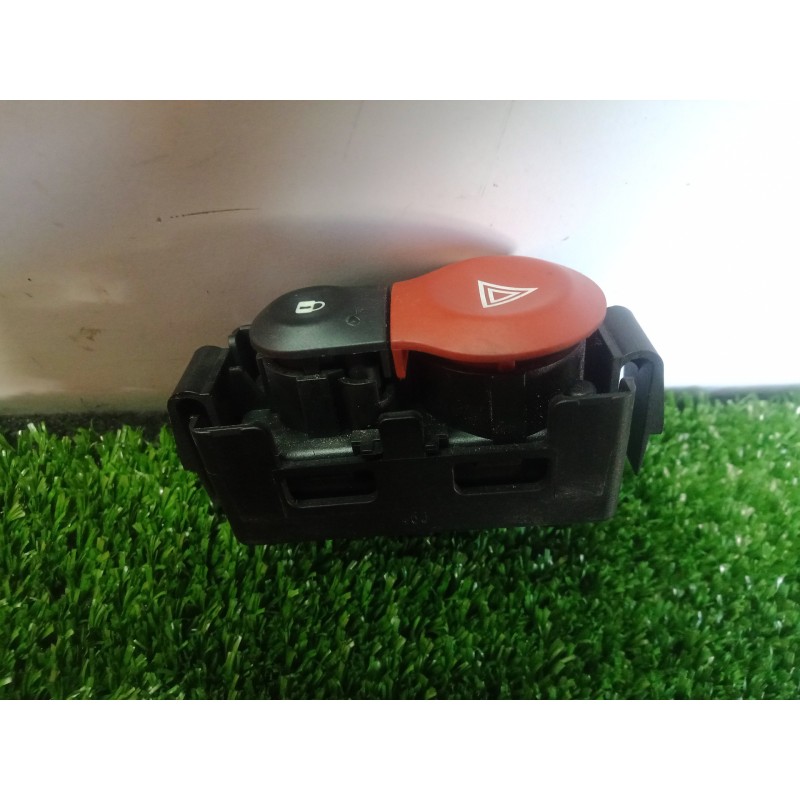Recambio de warning para renault kangoo 1.5 dci diesel cat referencia OEM IAM 8200214896A-8200463613-8200409382-8200523299-25210