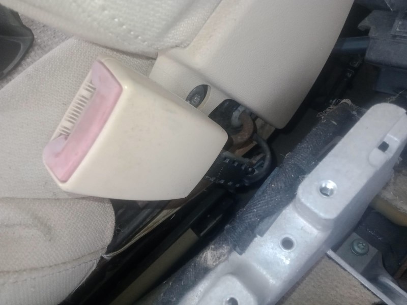 Recambio de enganche cinturon delantero derecho para volkswagen touareg (7la) 2.5 tdi referencia OEM IAM   CON.CABLE