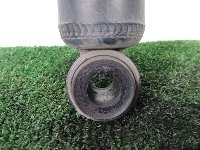 Recambio de amortiguador trasero izquierdo para fuso (mitsubishi) canter 7c18 referencia OEM IAM ML238164  