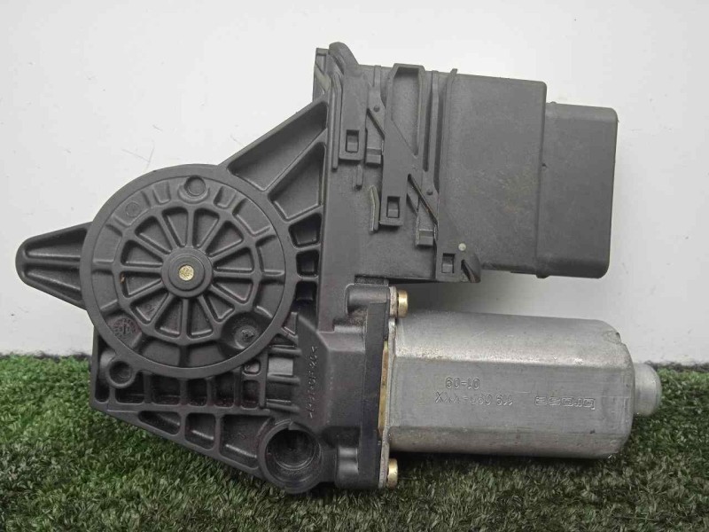 Recambio de motor elevalunas trasero izquierdo para volkswagen passat berlina (3b3) 1.9 tdi referencia OEM IAM 105406301-0130821