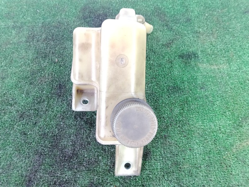 Recambio de deposito servo para fuso (mitsubishi) canter 7c18 referencia OEM IAM SINREFERENCIA DEPOSITO.LIQUIDO.DIRECCION DEPOSI