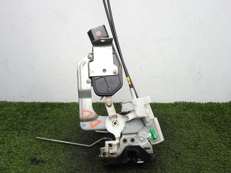 Recambio de cerradura puerta delantera derecha para fuso (mitsubishi) canter 7c18 referencia OEM IAM SINREFERENCIA  2.PINES