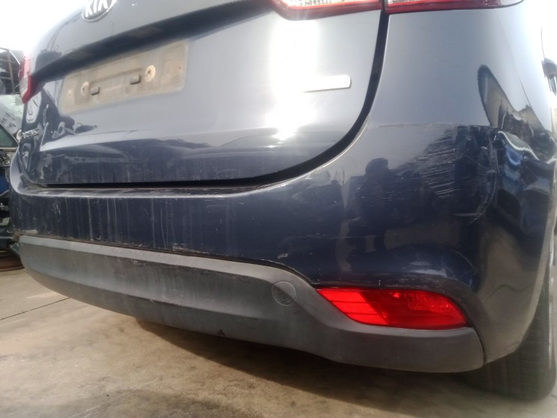 Recambio de paragolpes trasero para kia carens iv 1.7 crdi referencia OEM IAM   