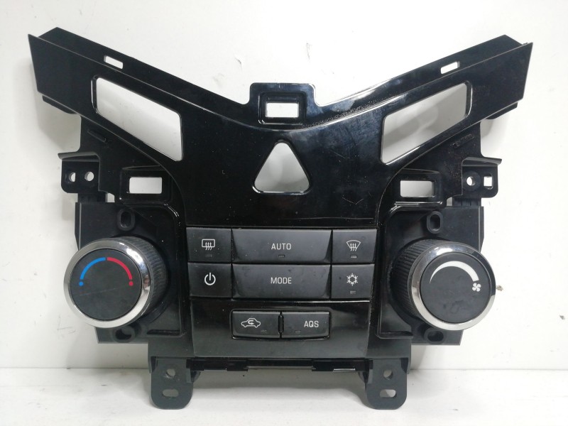 Recambio de mando climatizador para chevrolet cruze hatchback (j305) 2.0 cdi referencia OEM IAM 387057811314082-7057  