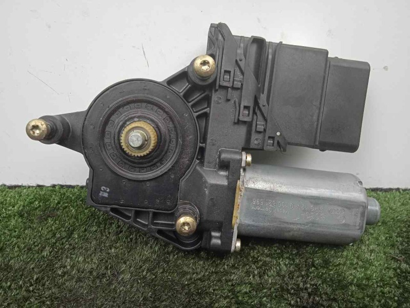 Recambio de motor elevalunas trasero derecho para volkswagen passat berlina (3b3) 1.9 tdi referencia OEM IAM 105407301-013082169