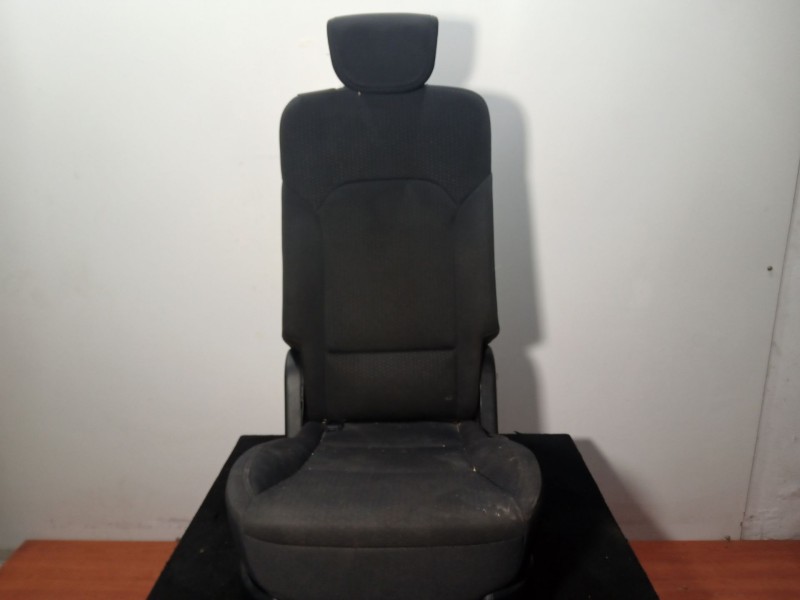 Recambio de asiento trasero medio para kia carens iv 1.7 crdi referencia OEM IAM NOTIENE  