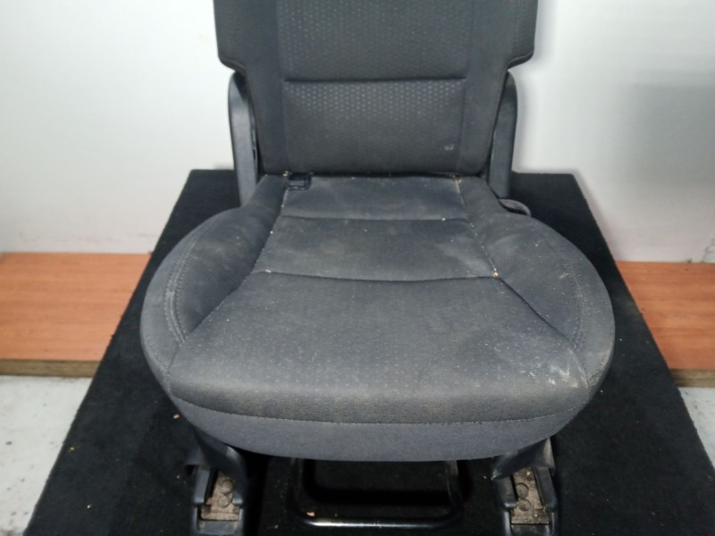 Recambio de asiento trasero medio para kia carens iv 1.7 crdi referencia OEM IAM NOTIENE  