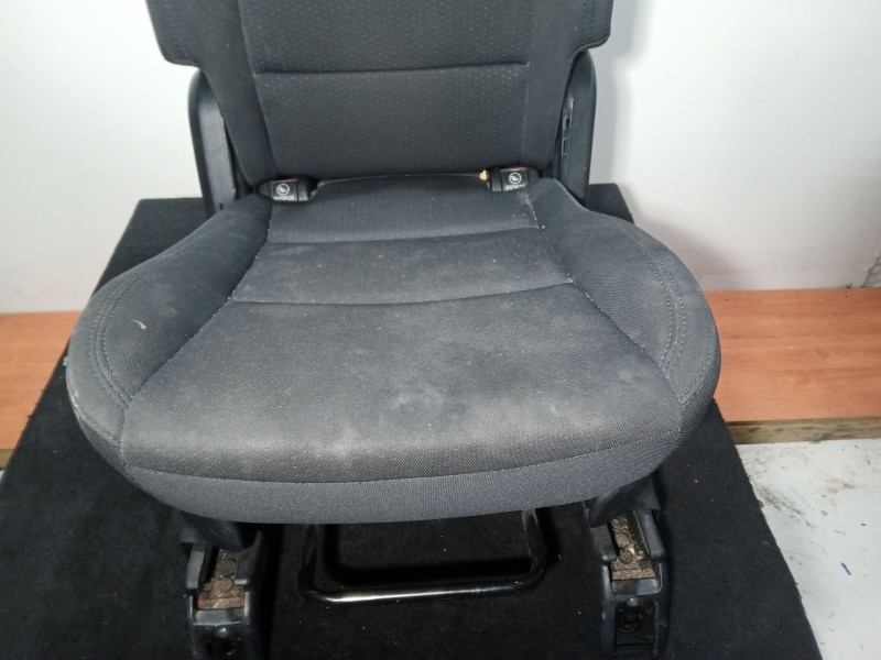 Recambio de asientos trasero derecho para kia carens iv 1.7 crdi referencia OEM IAM NOTIENE  