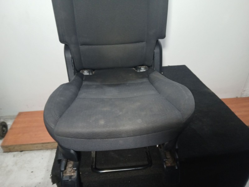 Recambio de asientos trasero izquierdo para kia carens iv 1.7 crdi referencia OEM IAM NOTIENE  