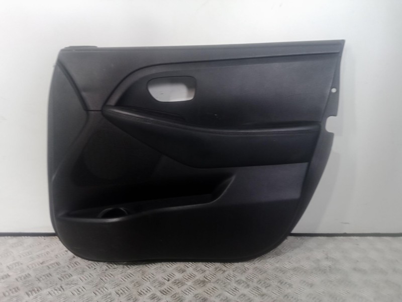 Recambio de guarnecido puerta delantera derecha para kia carens iv 1.7 crdi referencia OEM IAM 82325A4001WK NEGRO 