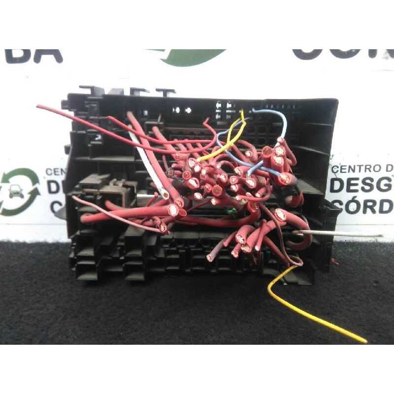 Recambio de caja reles / fusibles para renault laguna iii 2.0 dci diesel cat referencia OEM IAM 8200393836D  