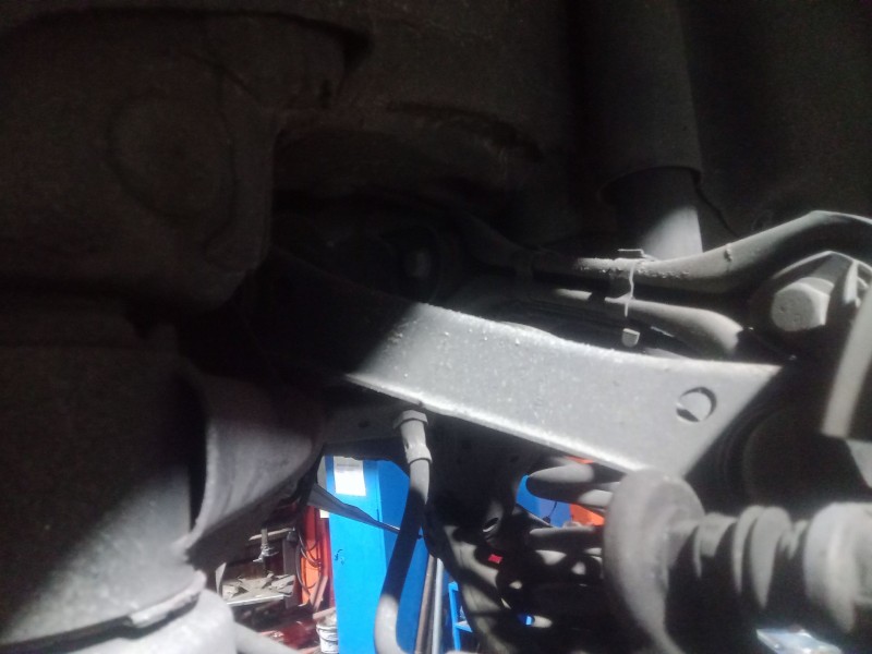 Recambio de brazo suspension superior trasero izquierdo para bmw 1 (e81) 116 d referencia OEM IAM   