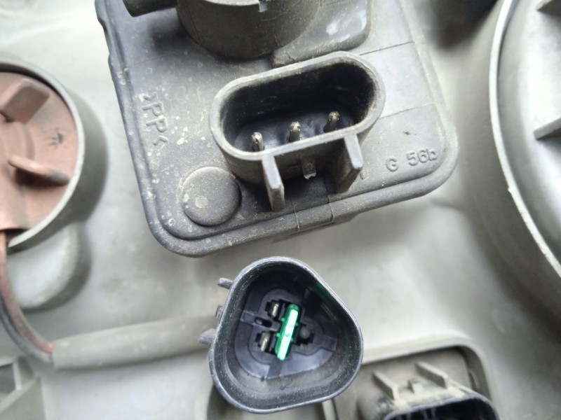 Recambio de faro izquierdo para hyundai santa fé i (sm) 2.0 crdi 4x4 referencia OEM IAM SINREFERENCIA  TRANSPARENTE