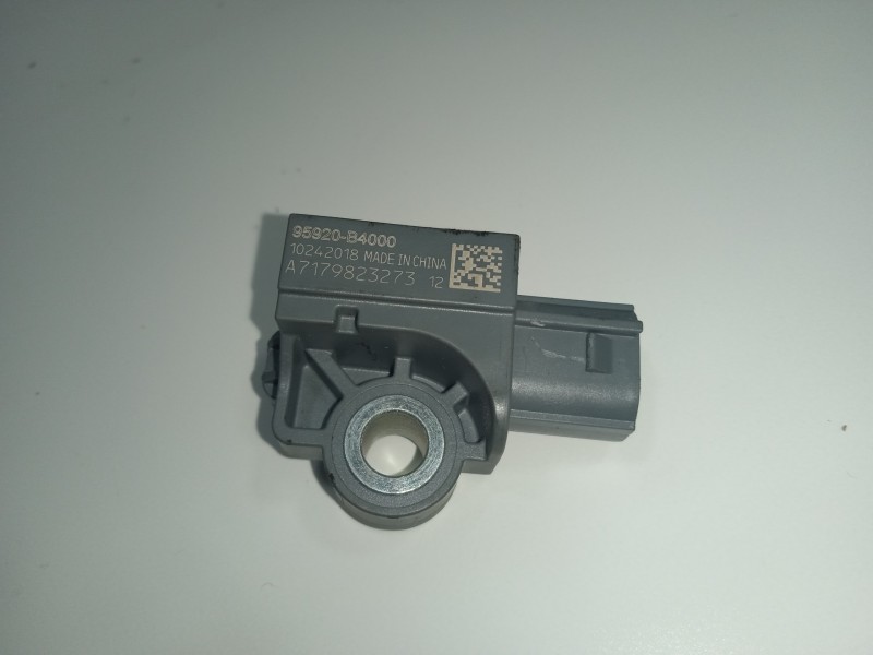 Recambio de sensor impacto airbag para kia sportage 1.6 crdi cat referencia OEM IAM 95920B4000  