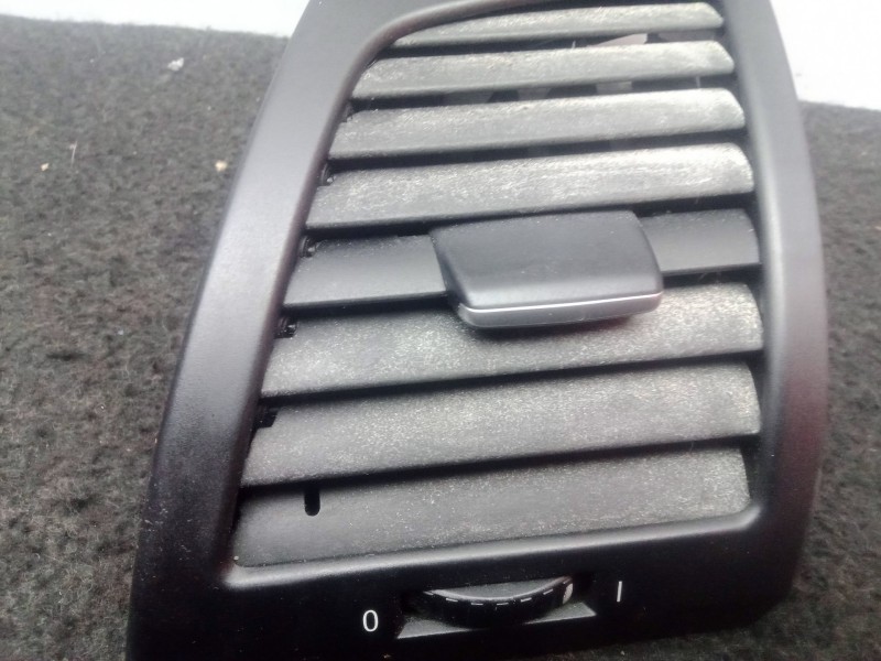 Recambio de aireador delantero izquierdo para bmw 1 (e81) 116 d referencia OEM IAM 7059187  