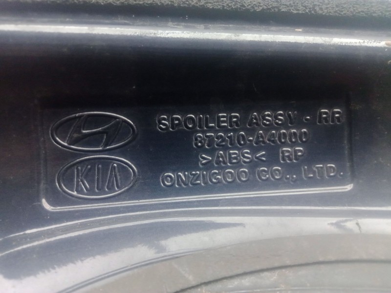 Recambio de aleron trasero para kia carens iv 1.7 crdi referencia OEM IAM 87210A4000 GRIS 