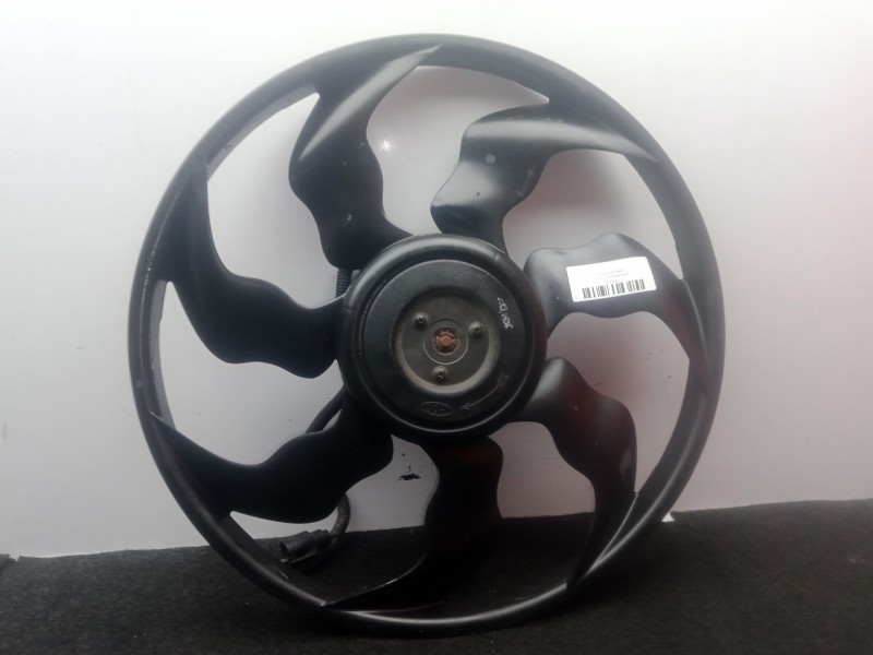Recambio de electroventilador para kia carens iv 1.7 crdi referencia OEM IAM 3137230079 BOSCH 2 PINES