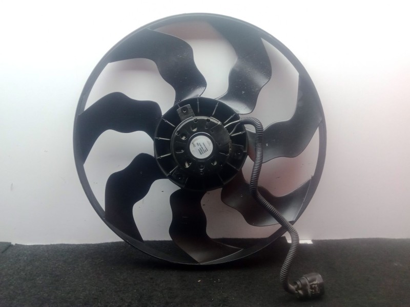 Recambio de electroventilador para kia carens iv 1.7 crdi referencia OEM IAM 3137230079 BOSCH 2 PINES