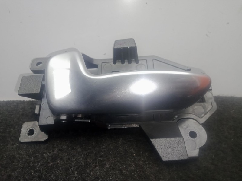 Recambio de maneta interior trasera izquierda para kia carens iv 1.7 crdi referencia OEM IAM 83613RP000  